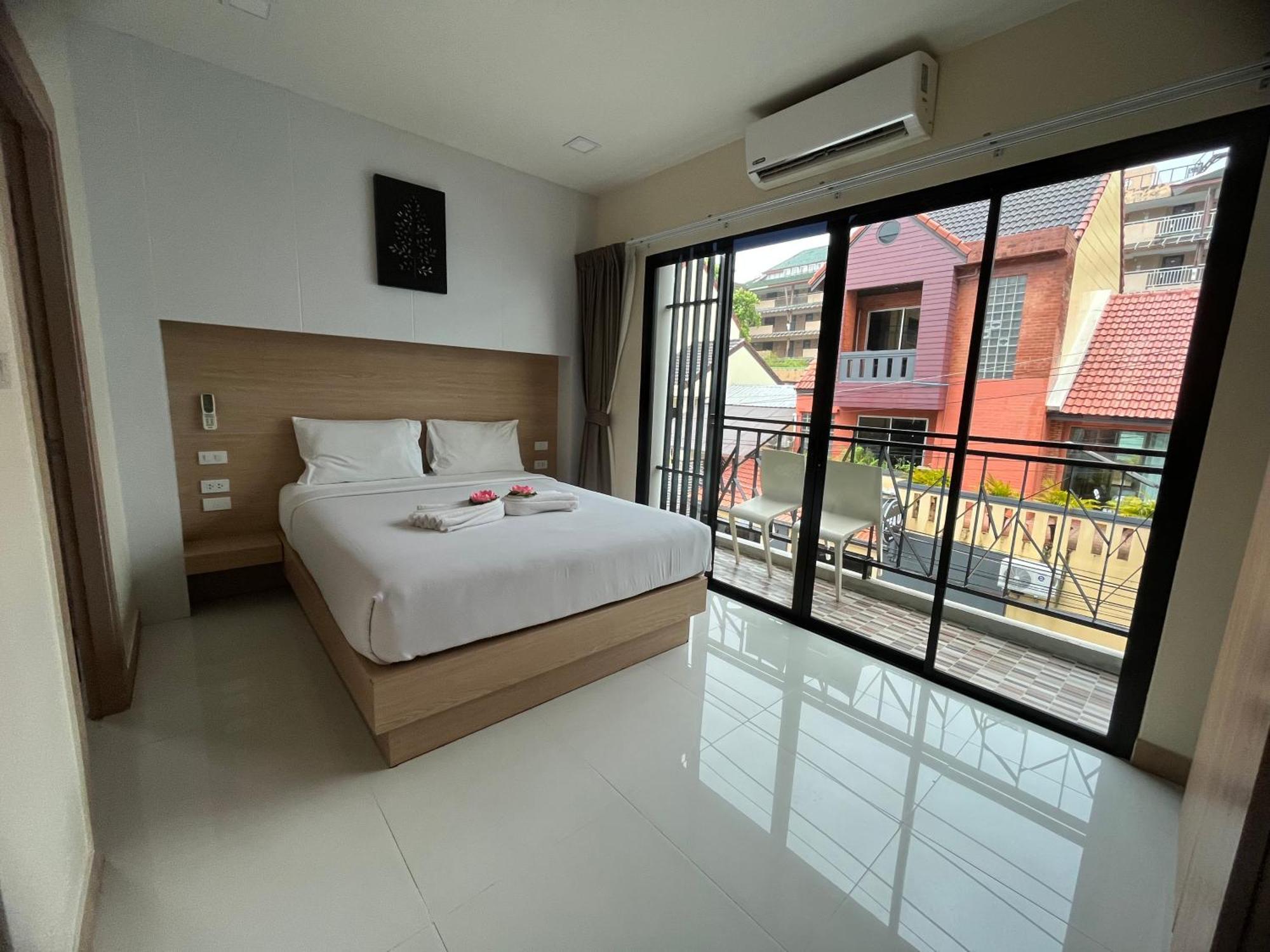 I Am O'Tel Patong Hotel Exterior photo